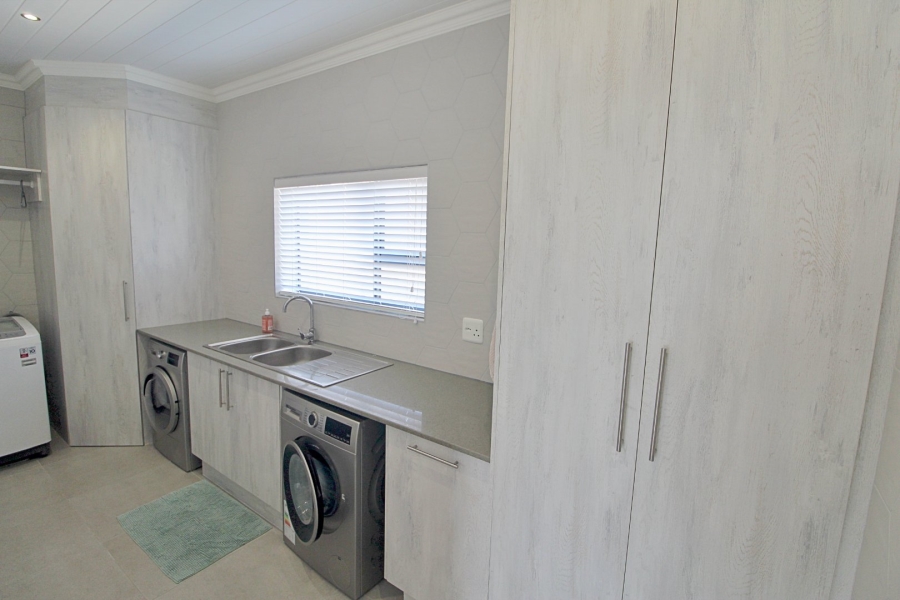 3 Bedroom Property for Sale in Reebok Western Cape